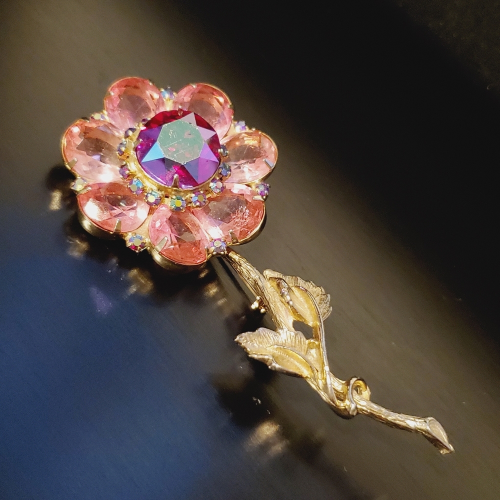 Vintage Crystal Brooch Large Floral Aurora Borealis Crystals Pink Purple Gold - Picture 3 of 10